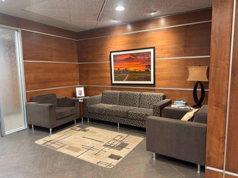 More Photos Of 712 Riverfront Dr, Sheboygan Office For Sale