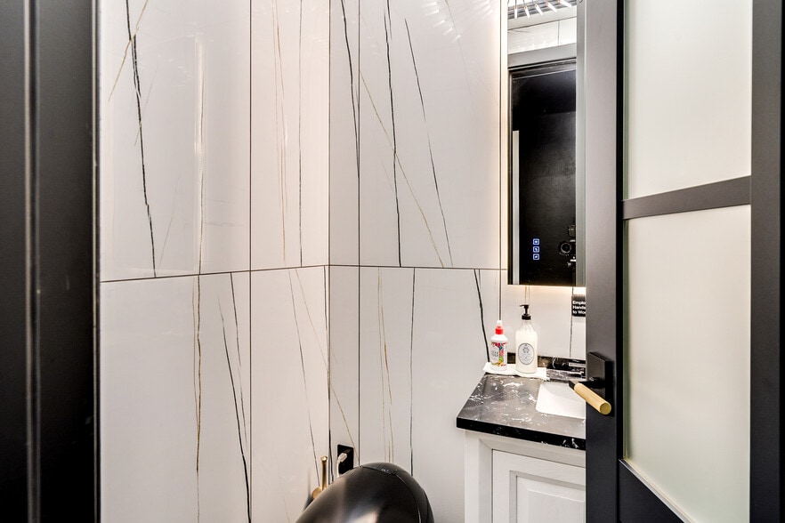 More Photos Of 1140 N Rosemont Blvd, Tucson Research And Development For Sale