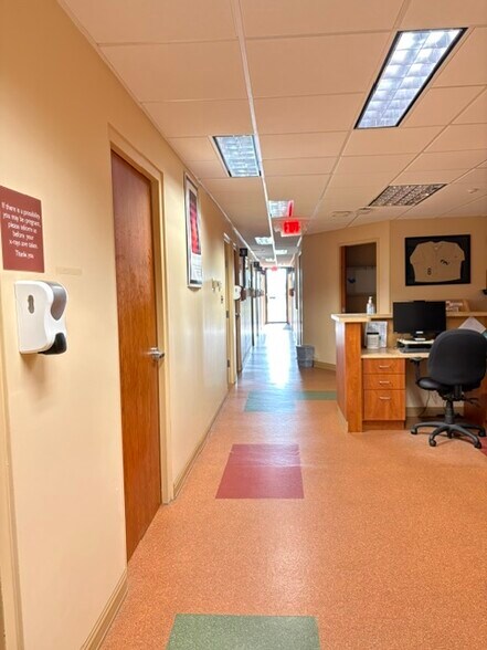 More Photos Of 2501 Cumberland Dr, Valparaiso Medical For Sale