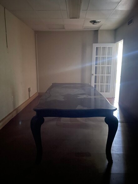 More Photos Of 945 W Maple Ave, Duncan Office For Sale
