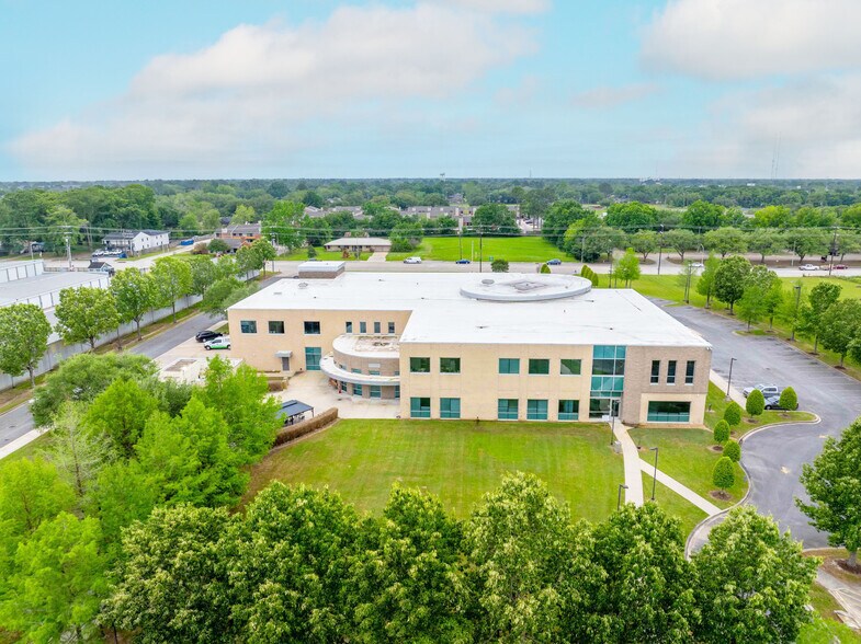 More Photos Of 1906 Eraste Landry Rd, Lafayette Office For Sale