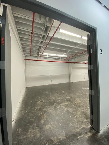 More Photos Of 901 E 31st St, Los Angeles Manufacturing For Lease