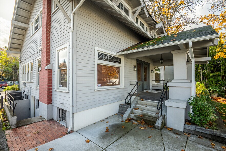 More Photos Of 990 W 7th Ave, Eugene Office For Sale