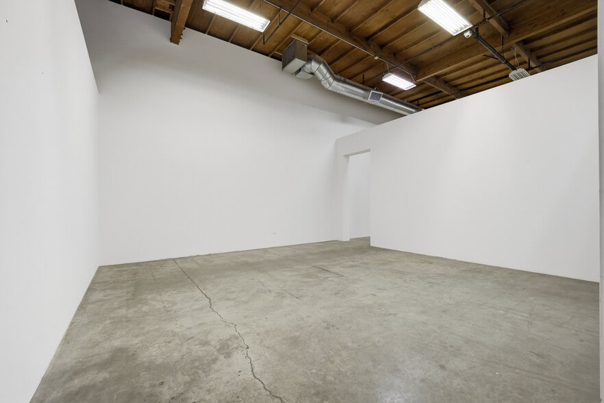 More Photos Of 805 Traction Ave, Los Angeles Showroom For Lease