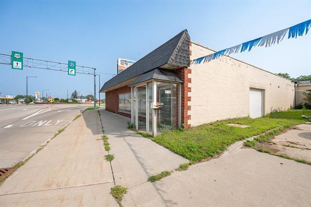 More Photos Of 1006 Velp Ave, Green Bay Freestanding For Sale