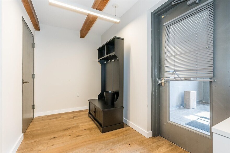 More Photos Of 10 Lackawanna Plz, Montclair Storefront Retail Office For Lease