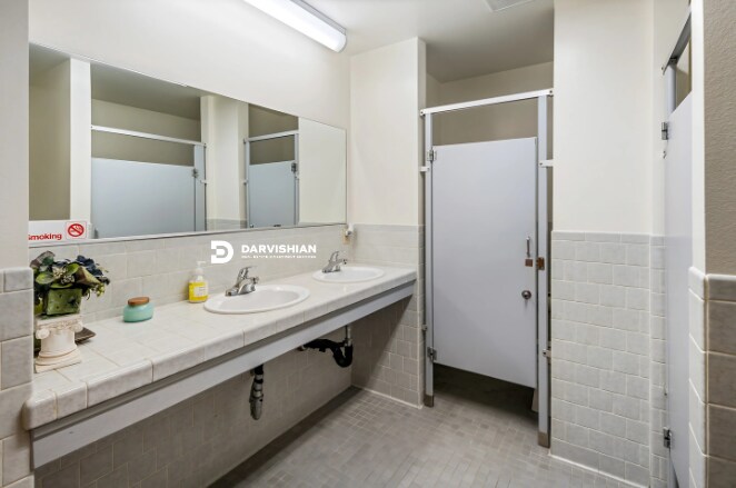 More Photos Of 1605 E 4th St, Santa Ana Office For Sale