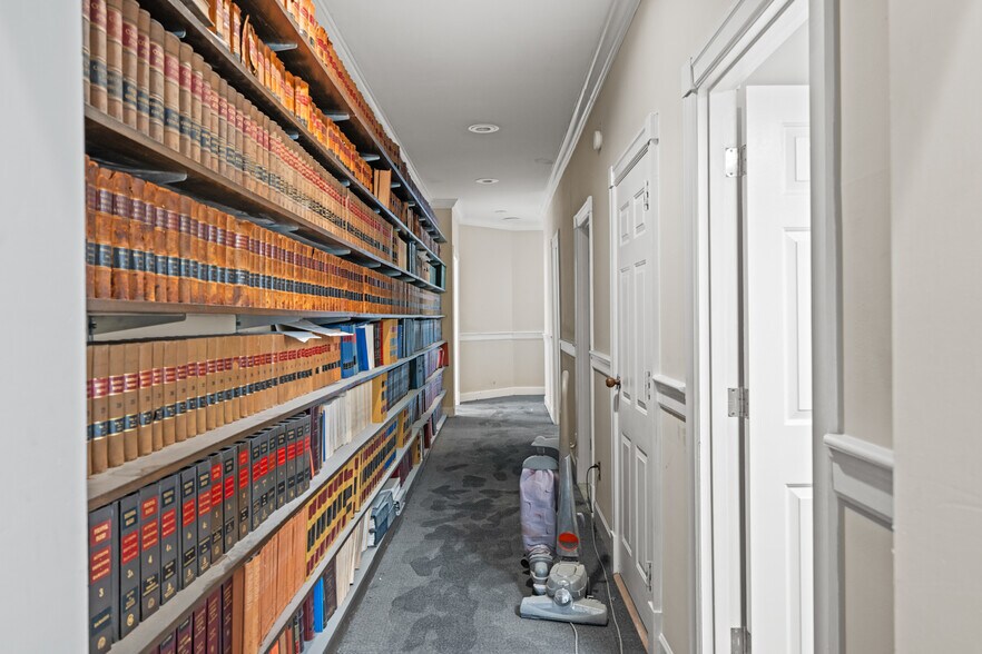 More Photos Of 101 St Clair St, Frankfort Loft Creative Space For Sale