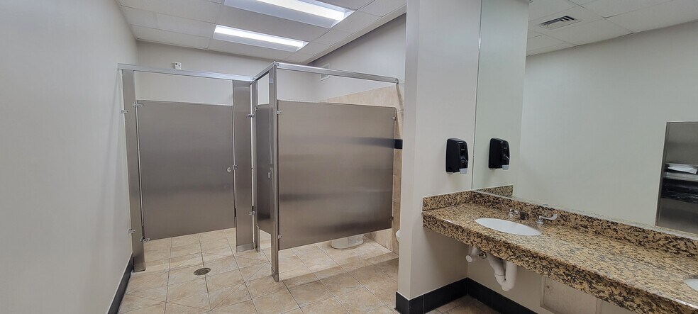 More Photos Of 1811 Bering Dr, Houston Office For Lease