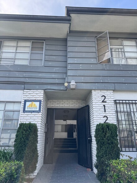 More Photos Of 212 W Plymouth St, Inglewood Apartments For Sale