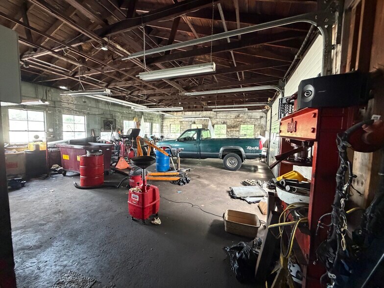 More Photos Of 106 W Broad St, Pawcatuck Auto Dealership For Sale
