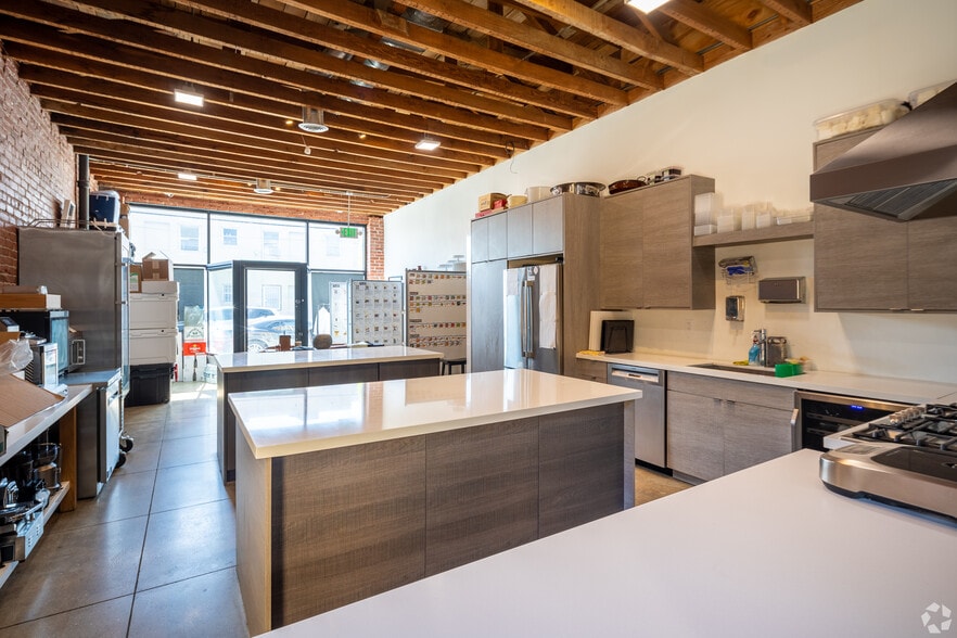 More Photos Of 1005 N Madison Ave, Los Angeles Storefront Retail Office For Lease