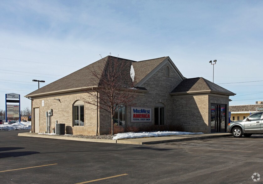More Photos Of 6001 Bluffton Rd, Fort Wayne Unknown For Lease