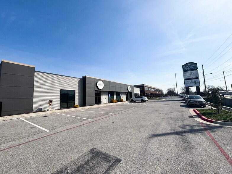 More Photos Of 1507 E Lark St, Springfield Office For Sale