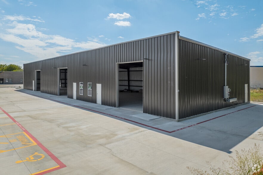 More Photos Of 7822 Fortune Dr, San Antonio Warehouse For Lease