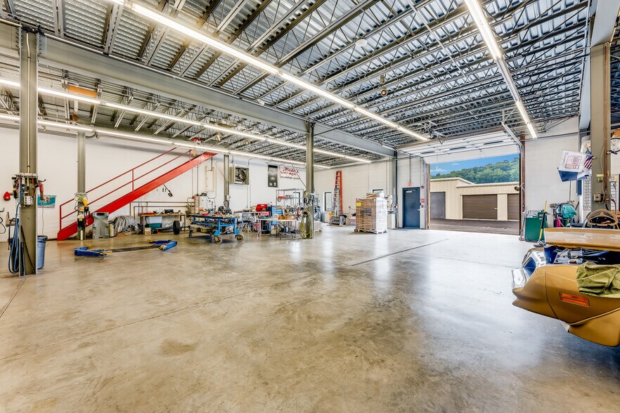 More Photos Of 2050 Winners Dr, Fairmont Auto Repair For Sale