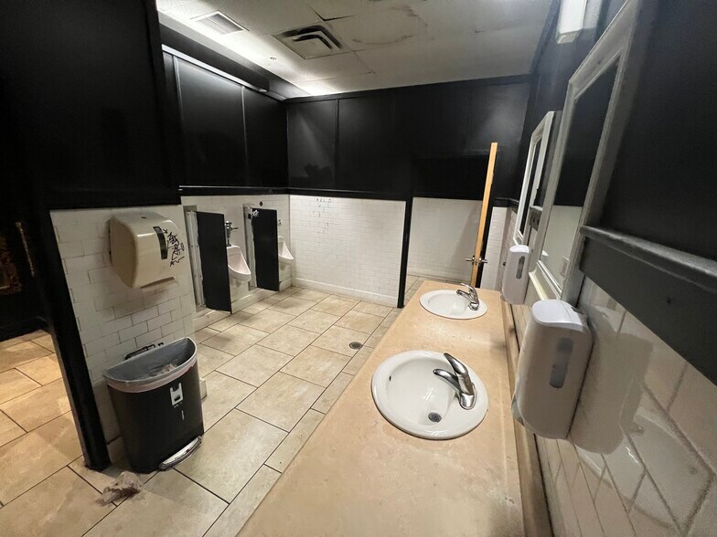 More Photos Of 77 Free St, Portland Restaurant For Lease