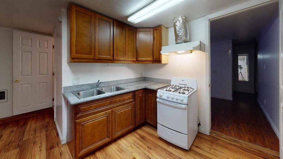 More Photos Of 3314 Farnam St, Oakland Apartments For Sale