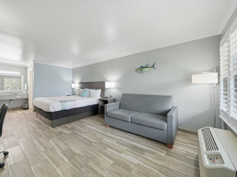 More Photos Of 8797 20th St, Vero Beach Hotel For Sale