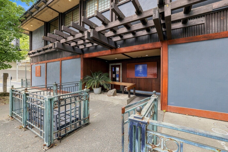 Primary Photo Of 2422 13th St, Sacramento Restaurant For Sale