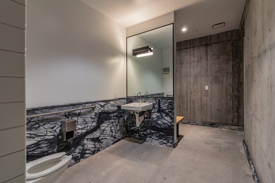 More Photos Of 1650 Euclid St, Santa Monica Office For Sale