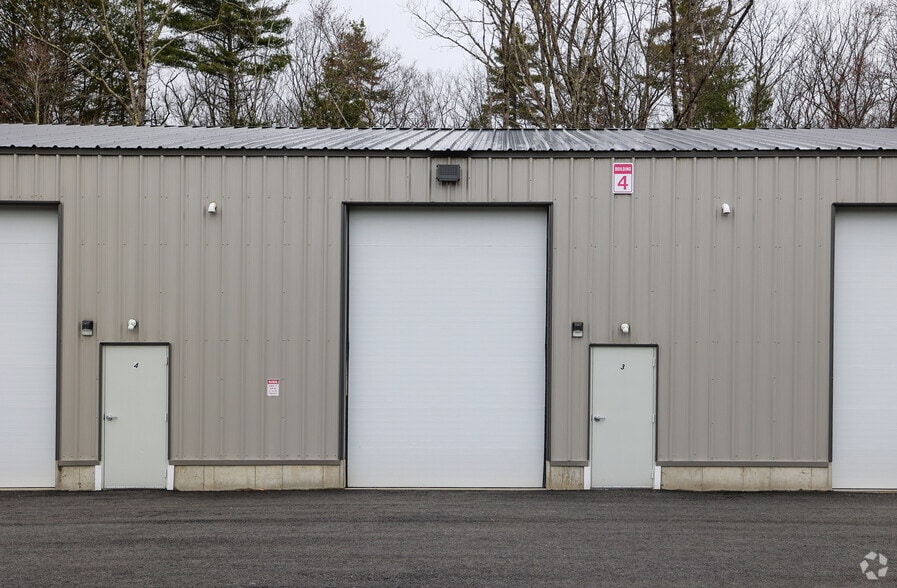 More Photos Of 382398 Calef Hwy, Epping Flex For Lease