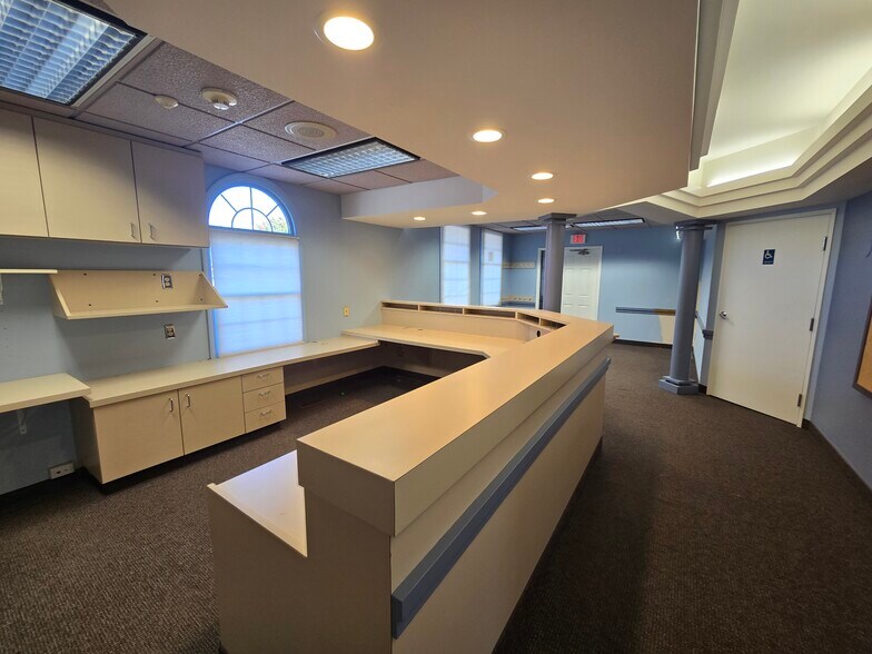 More Photos Of 30201 Dequindre Rd, Madison Heights Medical For Lease