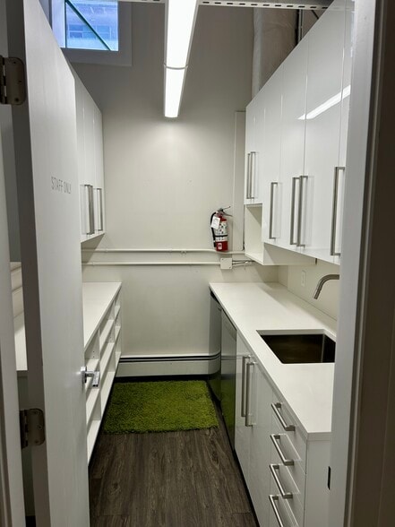 More Photos Of 88 Lonsdale Ave, North Vancouver Office For Sale