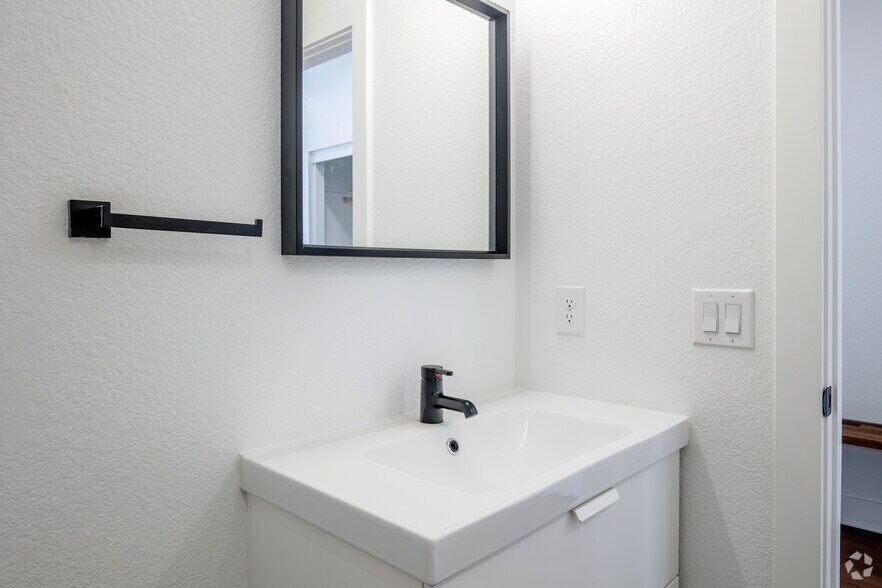 More Photos Of 3890 W Colfax Ave, Denver Apartments For Sale