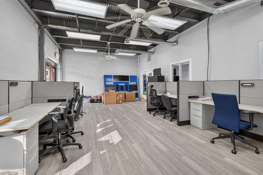 More Photos Of 22580 Glenn Dr, Sterling Showroom For Sale