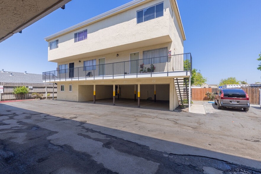 More Photos Of 75 N Hebbron Ave, Salinas Apartments For Sale