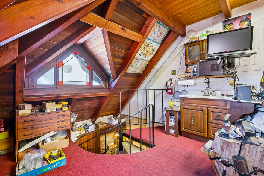 More Photos Of 326 Forest Ave, Laguna Beach General Retail For Sale