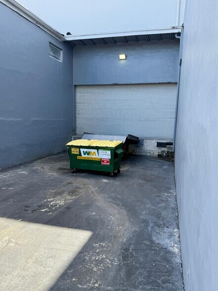 More Photos Of 6236 Miramar Pky, Miramar Showroom For Lease