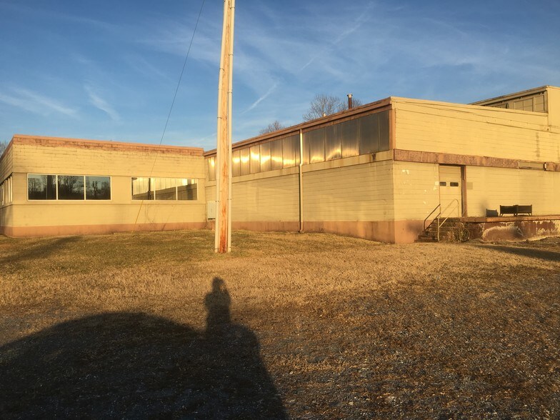 More Photos Of 2800-2822 Carroll Ave, Lynchburg Warehouse For Lease