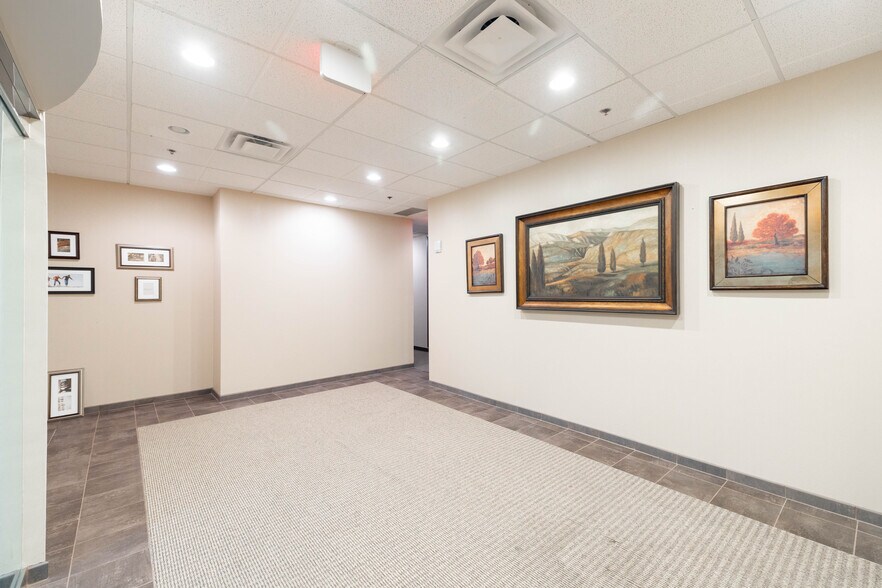 More Photos Of 1301 W Long Lake Rd, Troy Office For Lease