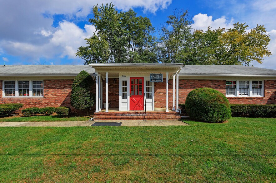 More Photos Of 676 Amboy Ave, Woodbridge Medical For Sale