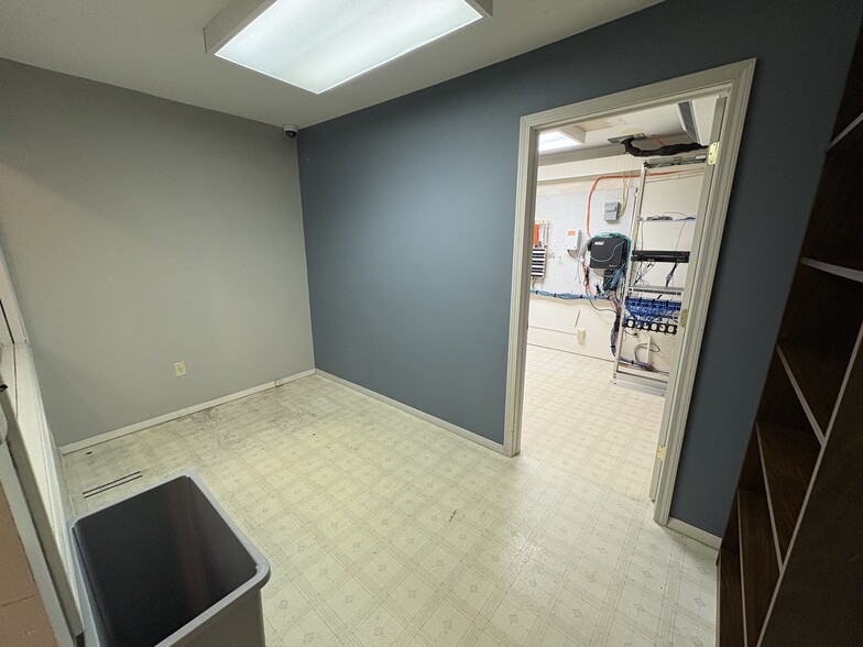 More Photos Of 109 Main st, Delphi Office For Lease