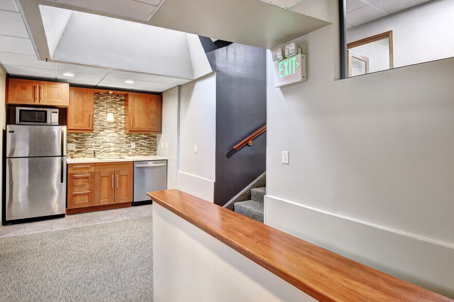 More Photos Of 946-954 Pearl St, Boulder General Retail For Sale