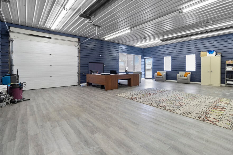 More Photos Of 8502 E 30th St, Indianapolis Warehouse For Sale