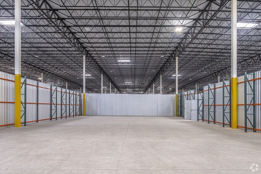 More Photos Of 12510 W Airport Blvd, Sugar Land Distribution For Lease