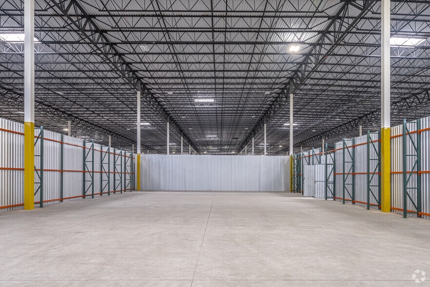 More Photos Of 12510 W Airport Blvd, Sugar Land Distribution For Lease