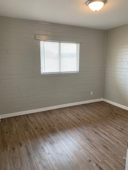 More Photos Of 415 W 10th St, Casa Grande Apartments For Sale