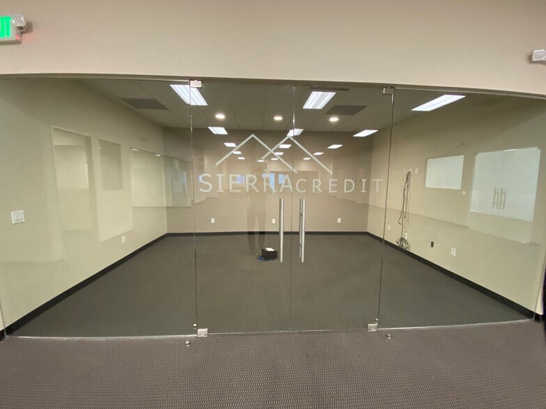 More Photos Of 9160 Deering Ave, Chatsworth Warehouse For Lease