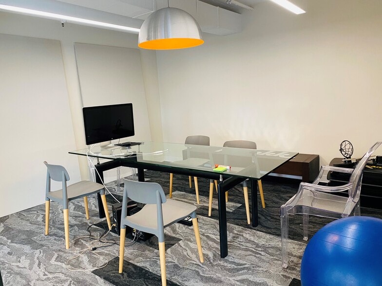 More Photos Of 396 11th Ave SW, Calgary Office For Sale