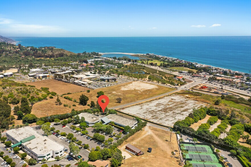 More Photos Of 23805 Stuart Ranch Rd, Malibu Business Park For Lease