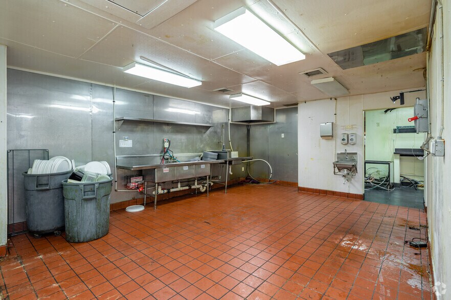 More Photos Of 354 Kimball Crossing Dr, Kimball Restaurant For Lease