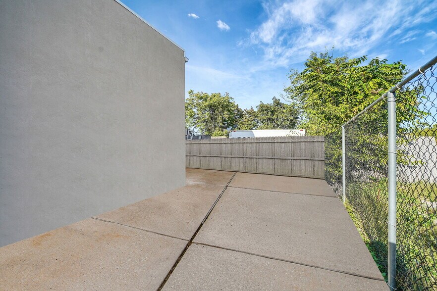 More Photos Of 93 N Clinton Ave, Bay Shore Warehouse For Sale