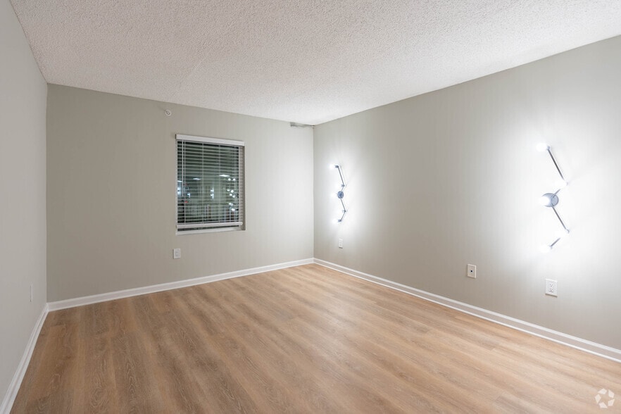 More Photos Of 803 N 2nd St, Clarksville Apartments For Lease