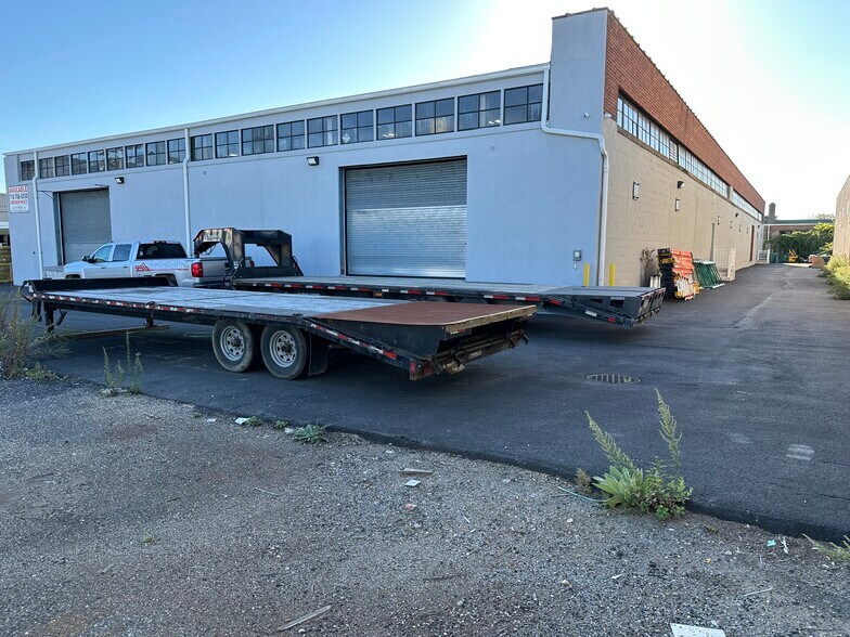More Photos Of 101 Nassau Terminal Rd, New Hyde Park Truck Terminal For Lease