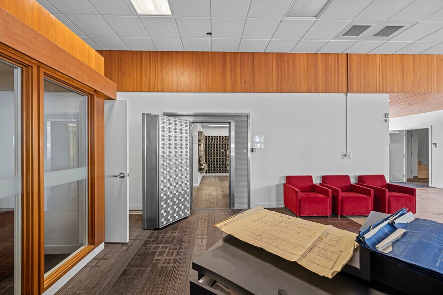 More Photos Of 501 N Olympic Ave, Arlington Bank For Lease